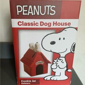 Peanuts Snoopy Classic Dog House Cookie Jar New in Box